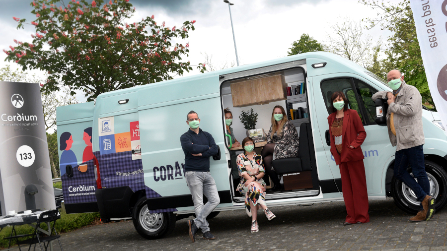 Sociale huurders van Cordium krijgen ‘Coravan’ op bezoek