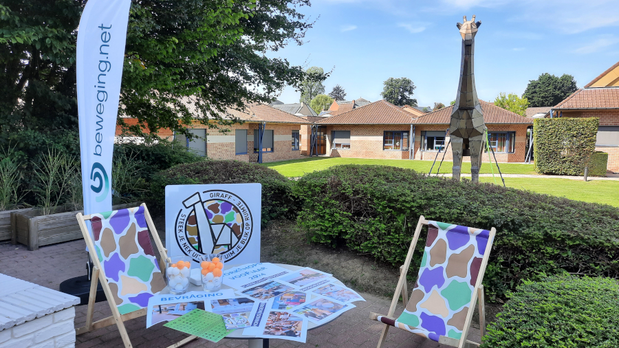 Giraff in Montenaken: WZC Ocura opent beleeftuin