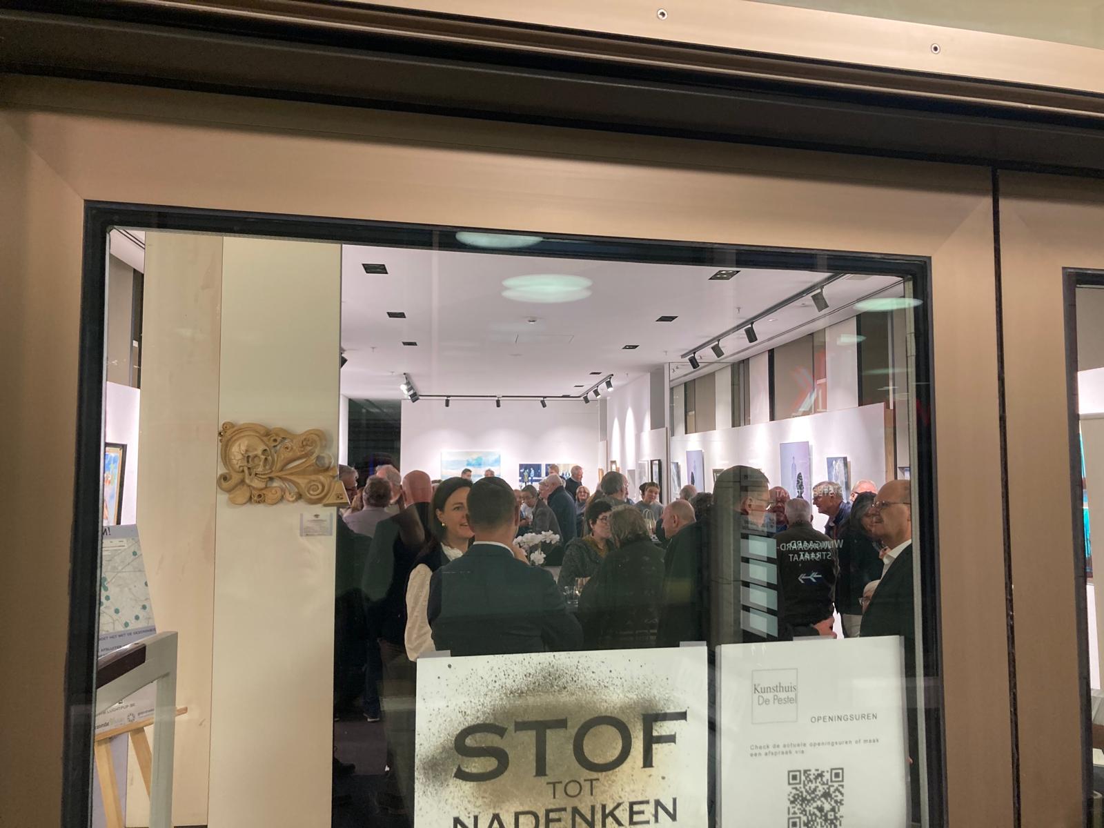 Stof tot nadenken: Een creatieve blik op de lucht die we inademen