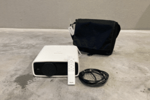 Beamer in draagtas met hdmi kabel