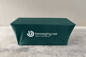 Groene stretchhoes plooitafel met logo beweging.net